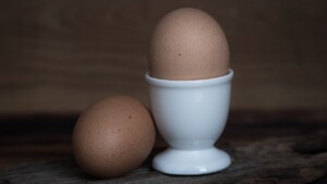 Why are eggs stored in the fridge at home, but not at the supermarket?