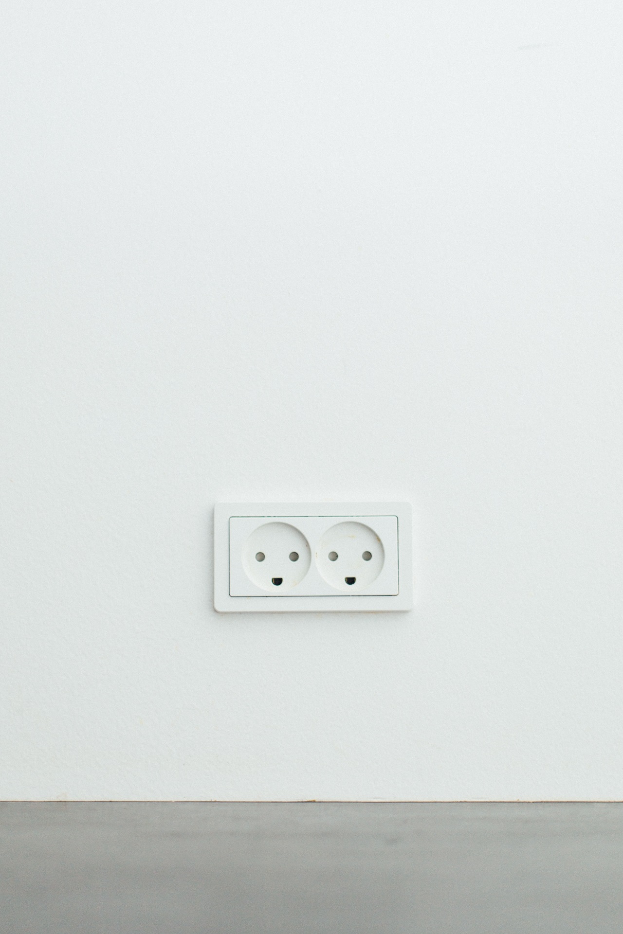 electrical outlet white outlet