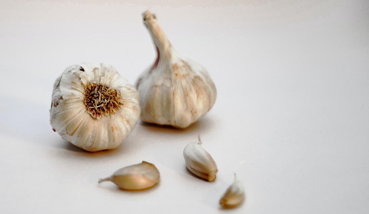 garlic cloves garlic cloves