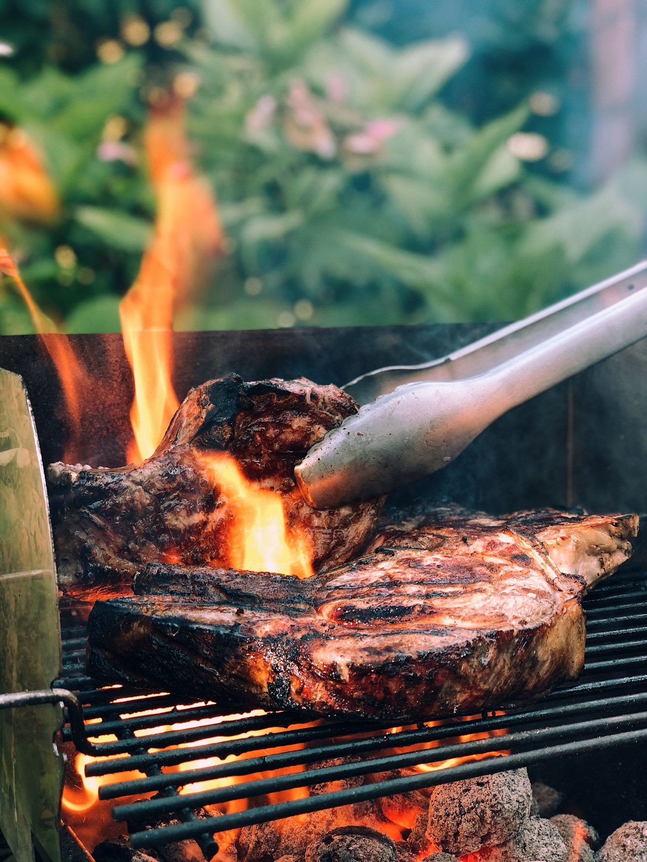 steak and fire cooking steak
