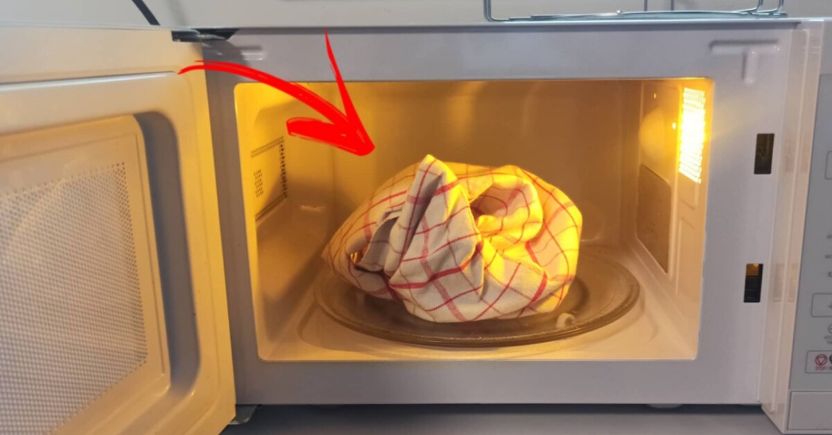 You can clean your kitchen cloths and hand towels simply by using the microwave here’s how