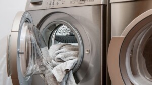 A laundry schedule that can save you money
