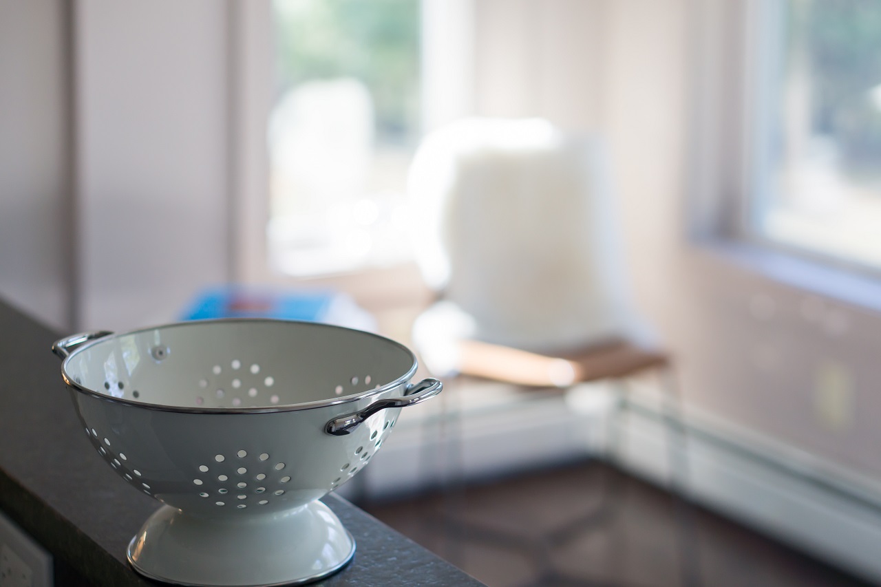 white strainer strainer