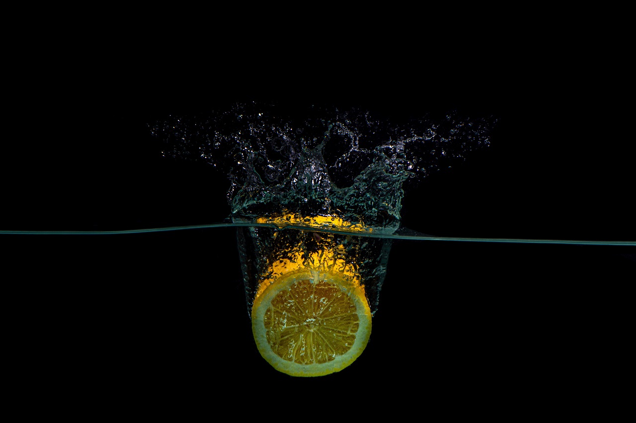 lemon in water