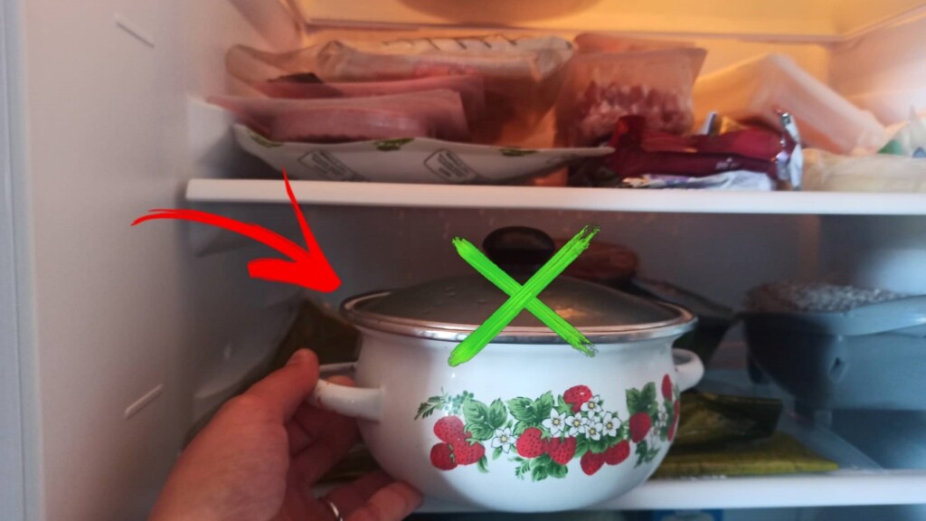 Is it okay to leave hot food in the refrigerator? There is a mistake