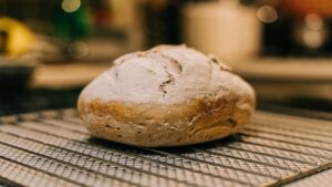 3 Tips for Making Tasty and Crunchy Bread at Home