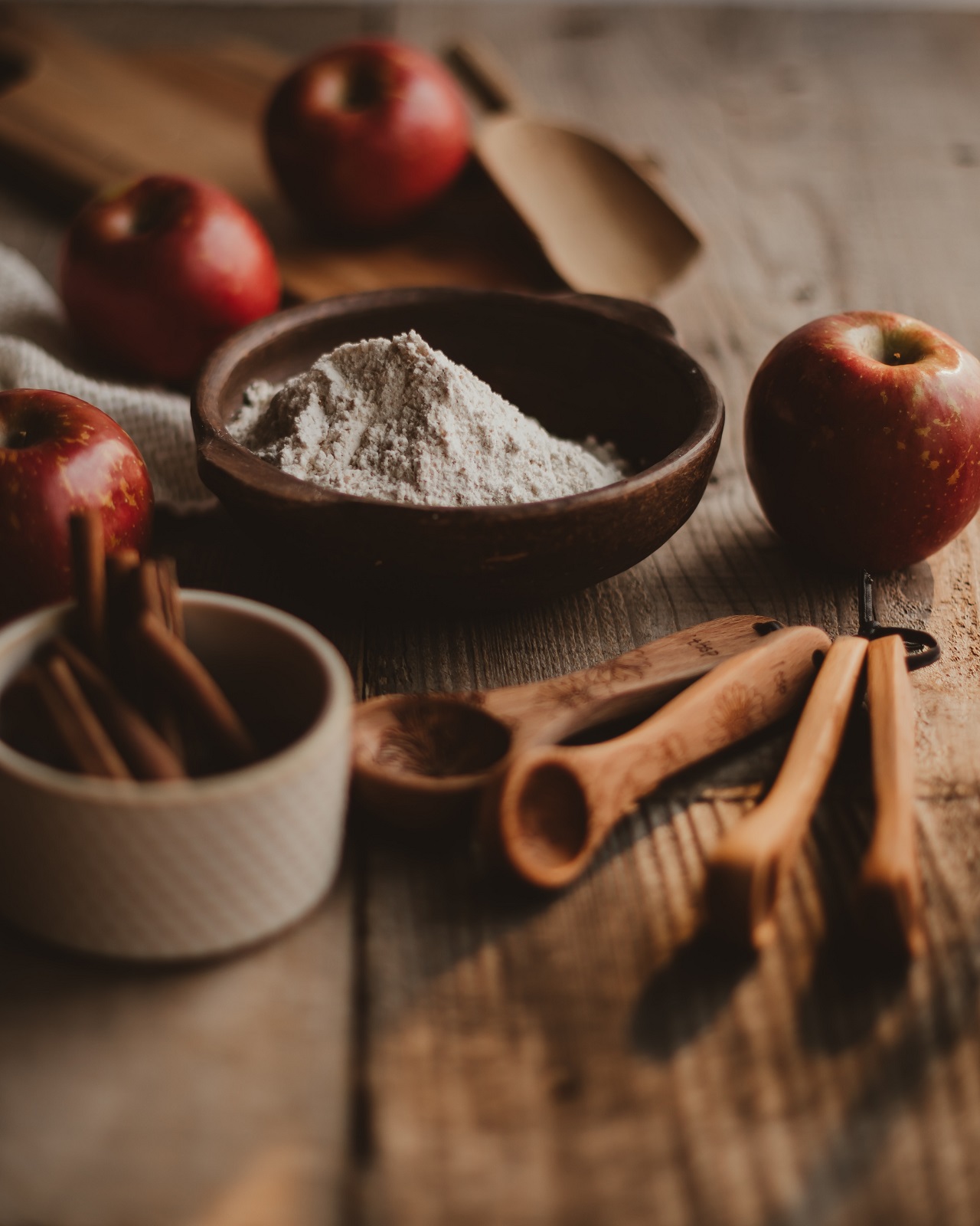 apples and cinnamon