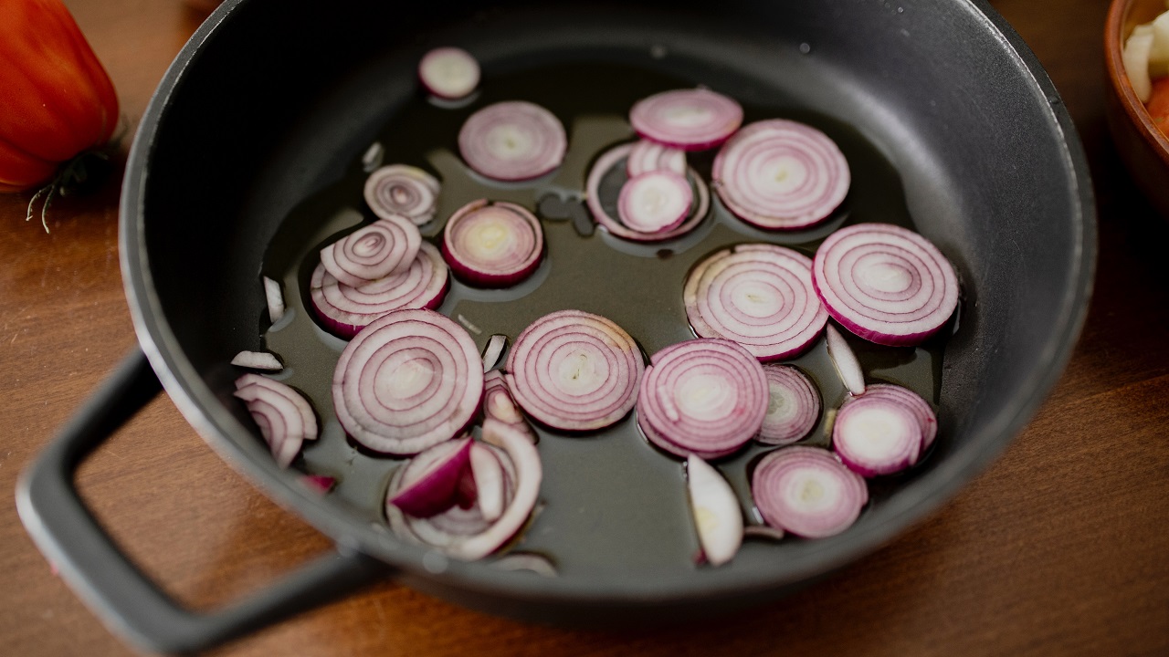 pan frying onions onions in pan
