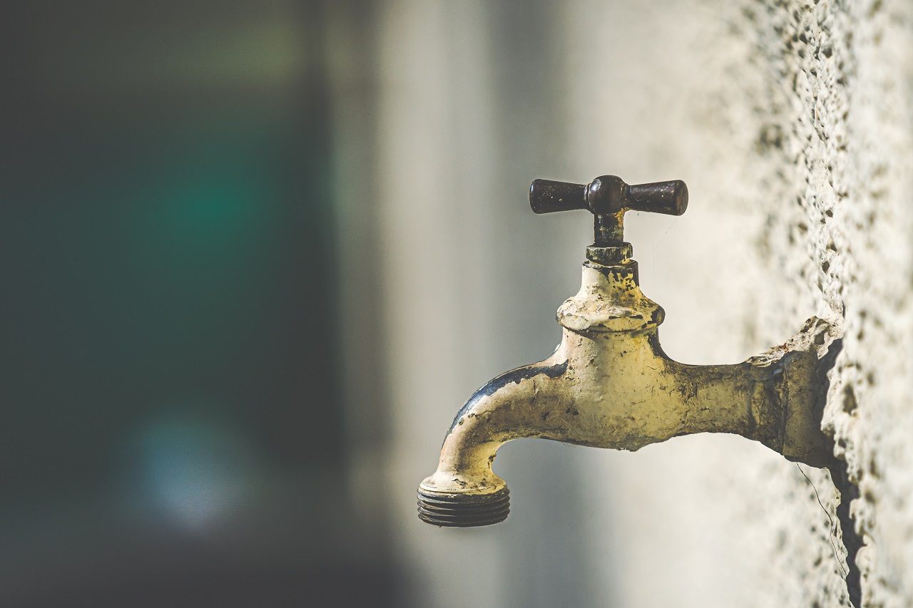 ways to get rid of limescale and make faucets shine