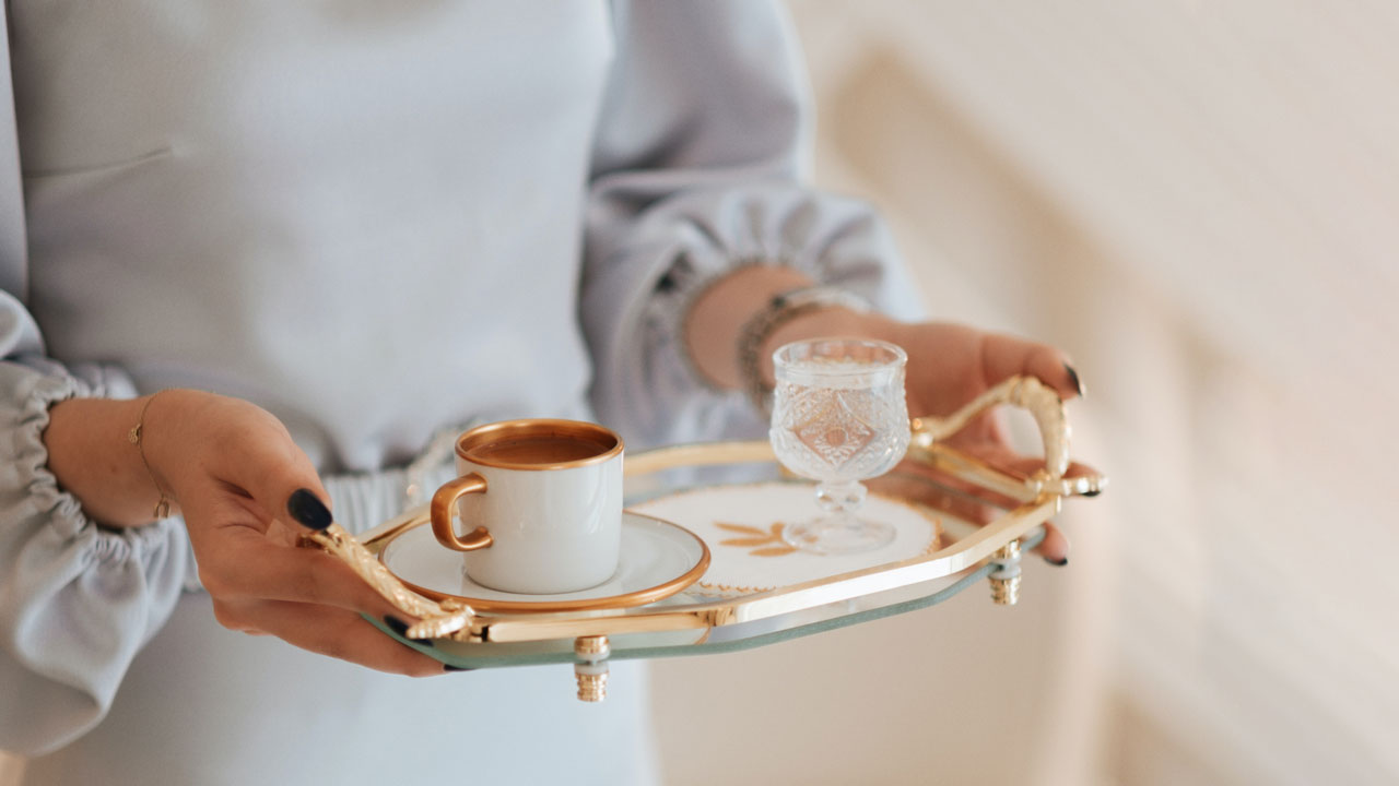 should water be drunk before or after coffee ?