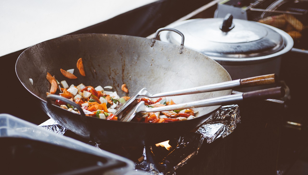You can easily clean the pot by using vinegar