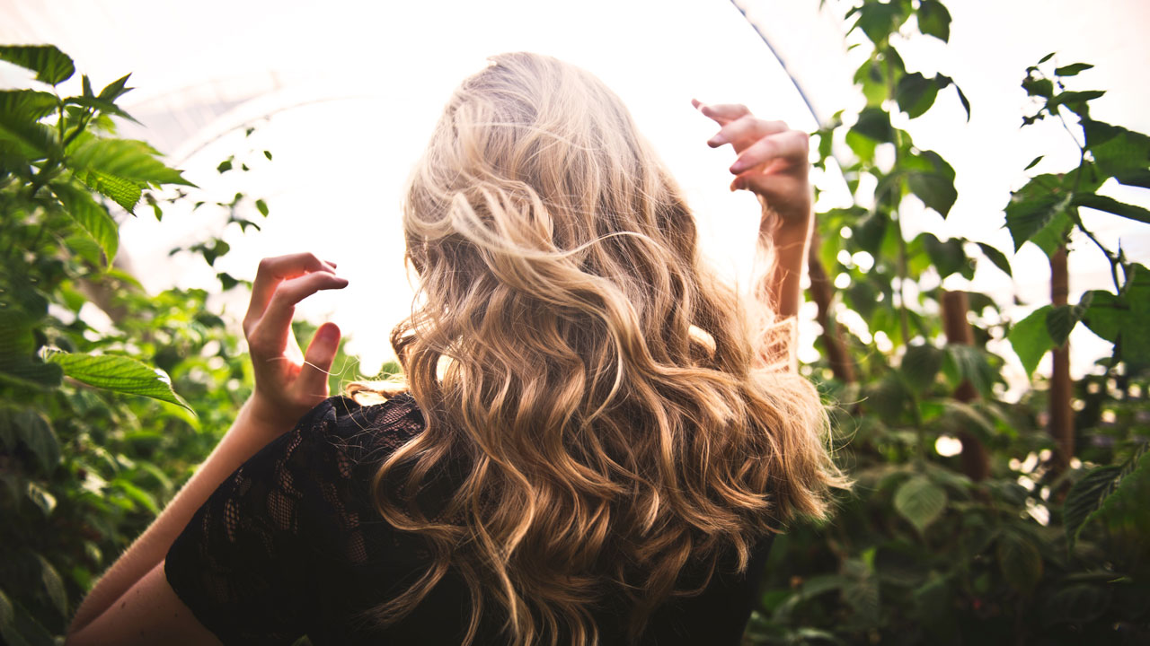 have wavy hair without using heat-styling tools