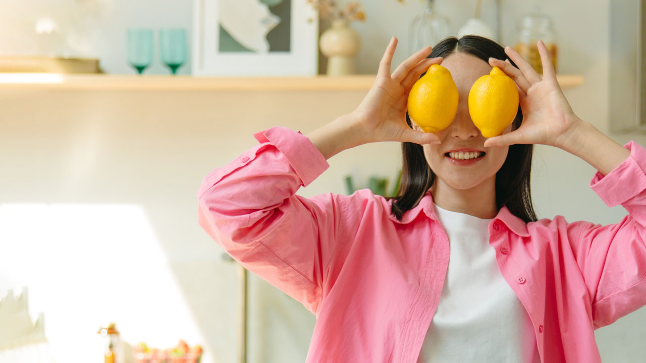 Women putting lemons in front of her eyes