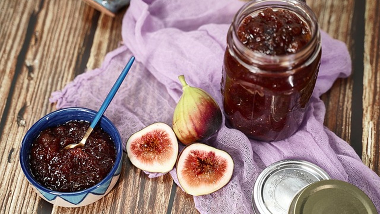 some figs, a bottle of fig jam and a bowl of fig jam