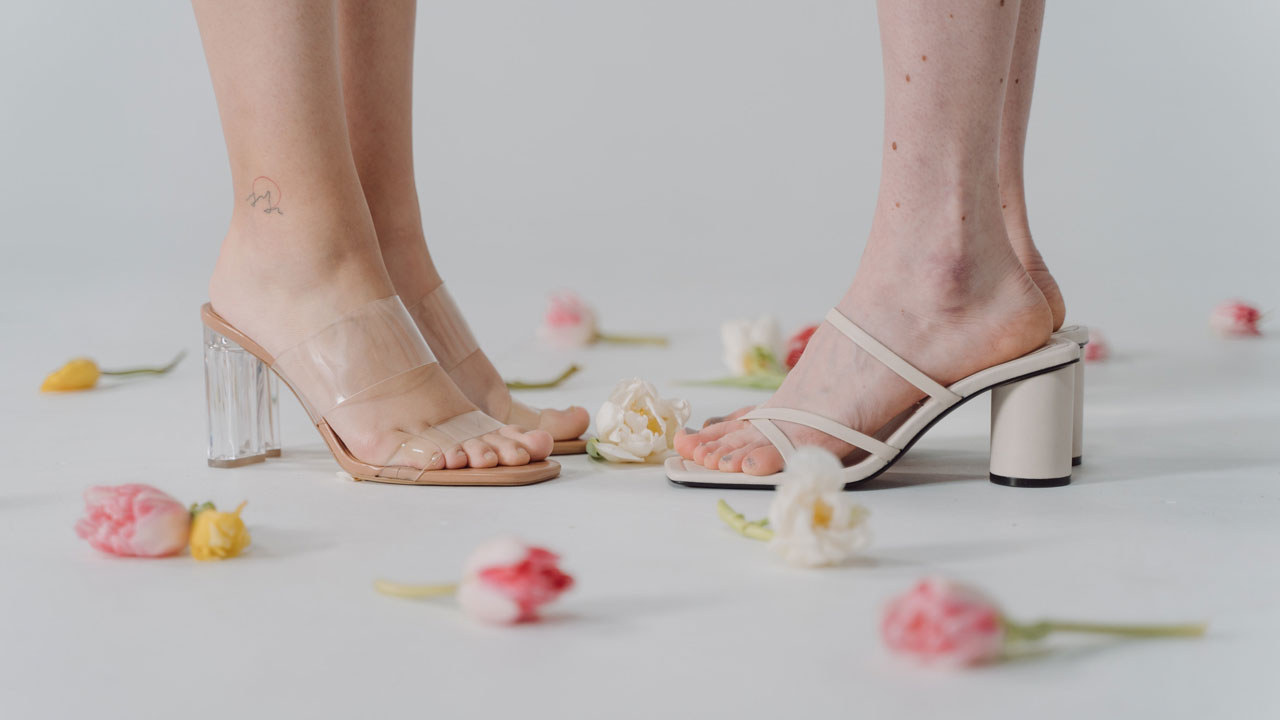 eco-friendly DIY solutions for refreshing your sandals