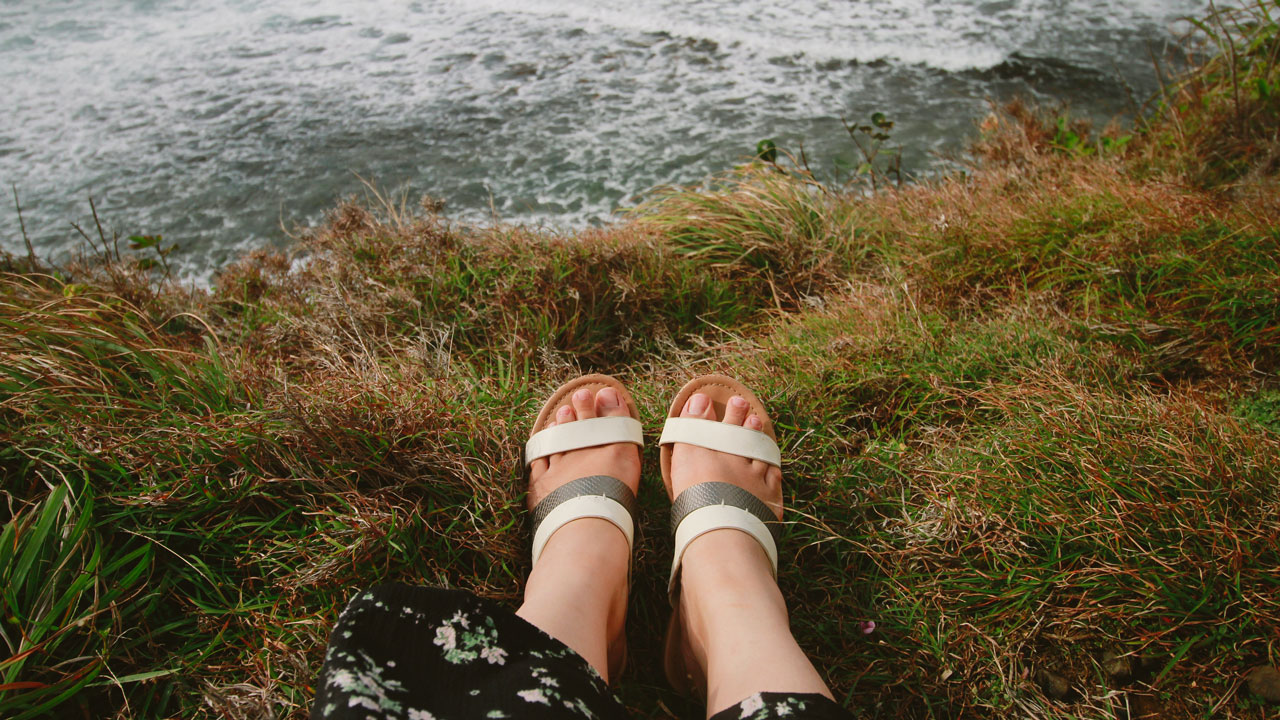 eco-friendly do-it-yourself remedies to clean your sandals