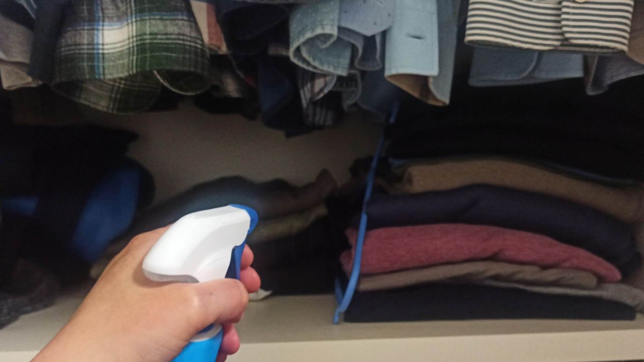 spraying in wardrobe to eliminate the smell of humidity