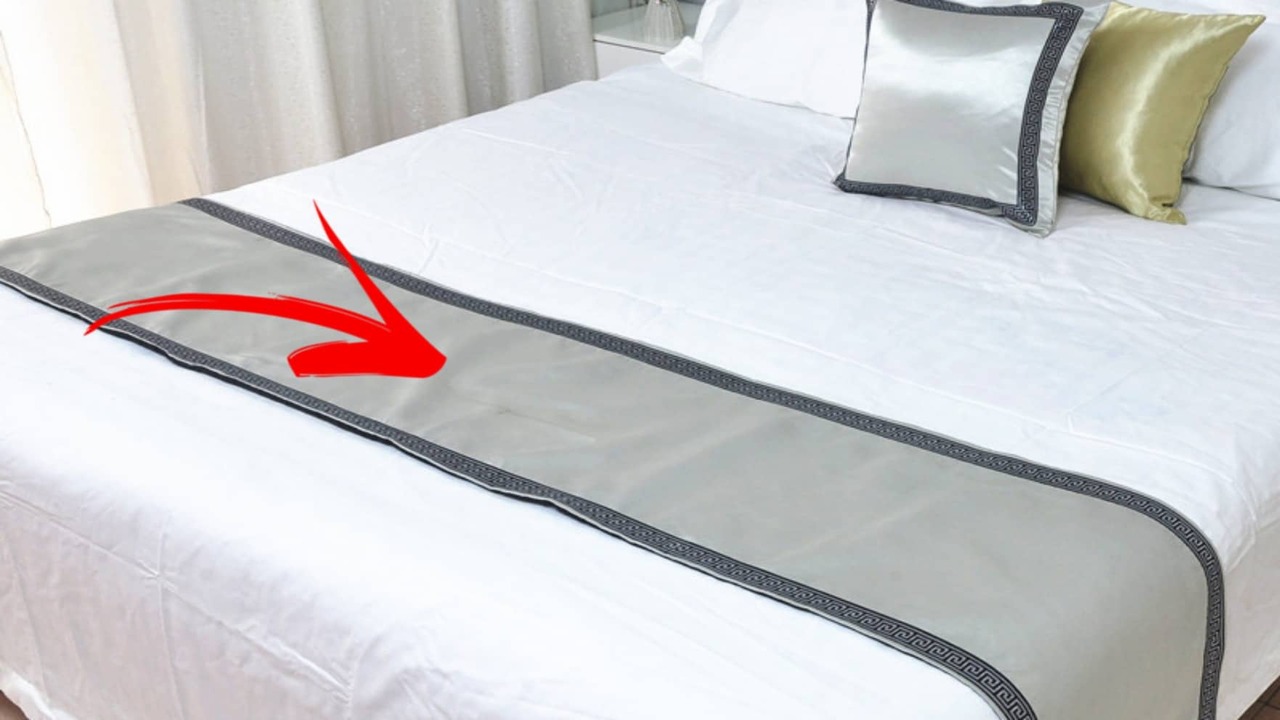 The reason why there is a blanket at the foot of the bed in the hotel.