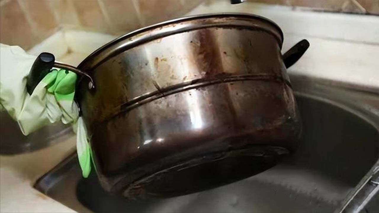 Try cleaning Burnt or dirty pots with these ingredients you already have at home