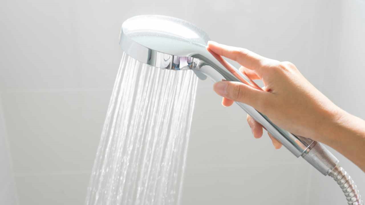 Do you also make these mistakes when you take a shower? Here are the main ones and how to avoid them