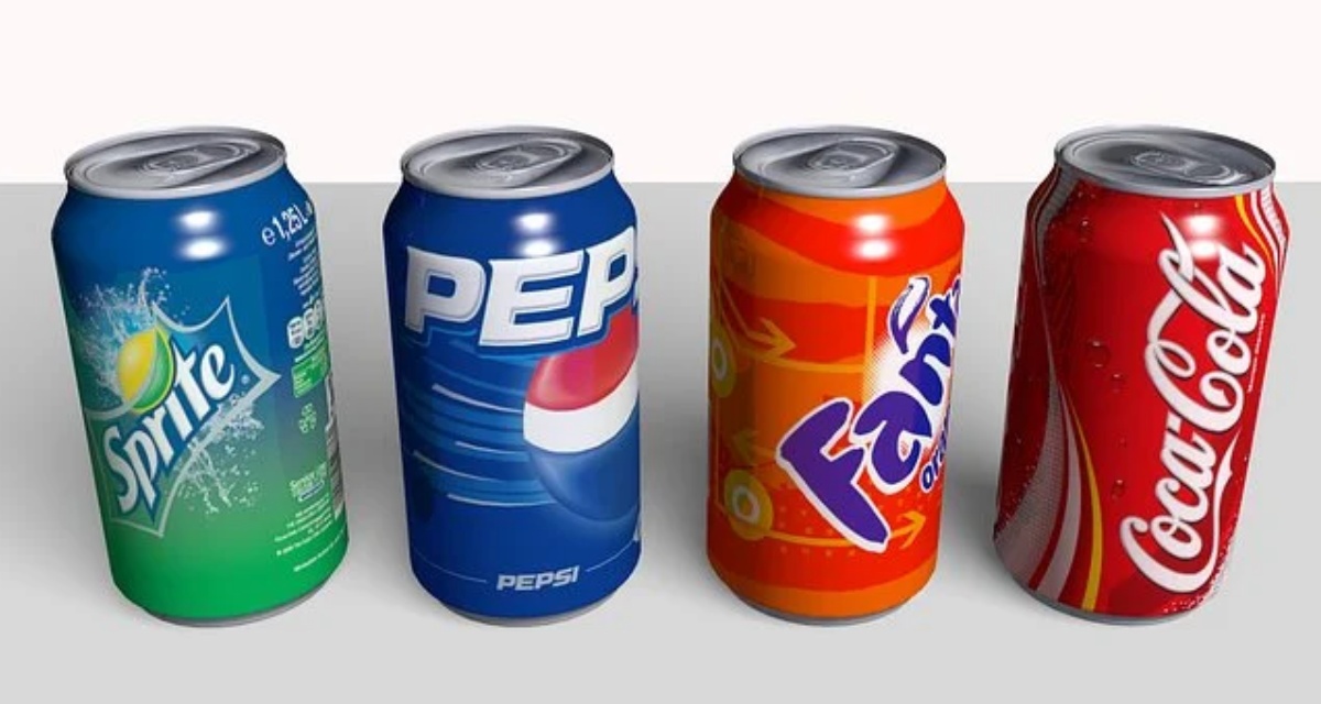 Excessive consumption of carbonated drinks may lead to belly swelling.