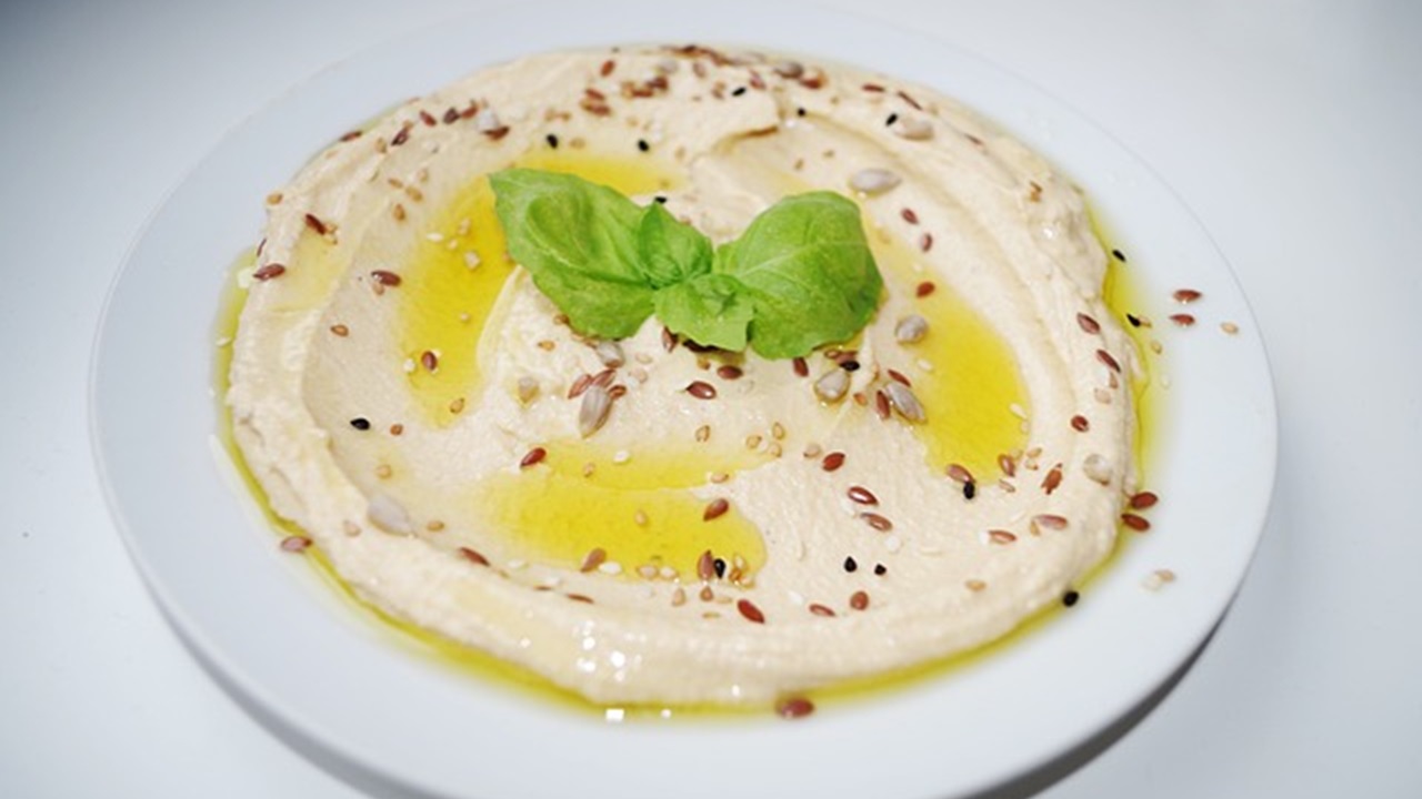 easily prepare your own hummus at home