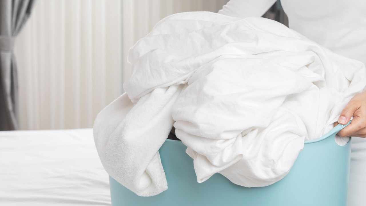 Sometimes  you take the sheets out of the washing machine and they don't smell at all. Why? Well, maybe you're making some mistakes