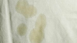 Clothes With Oil Stains? Remove Them Easily With This Trick