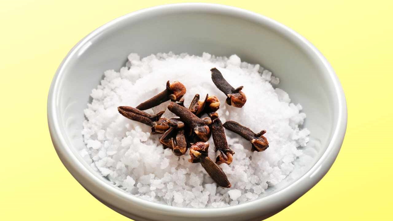 salt and cloves in a bowl