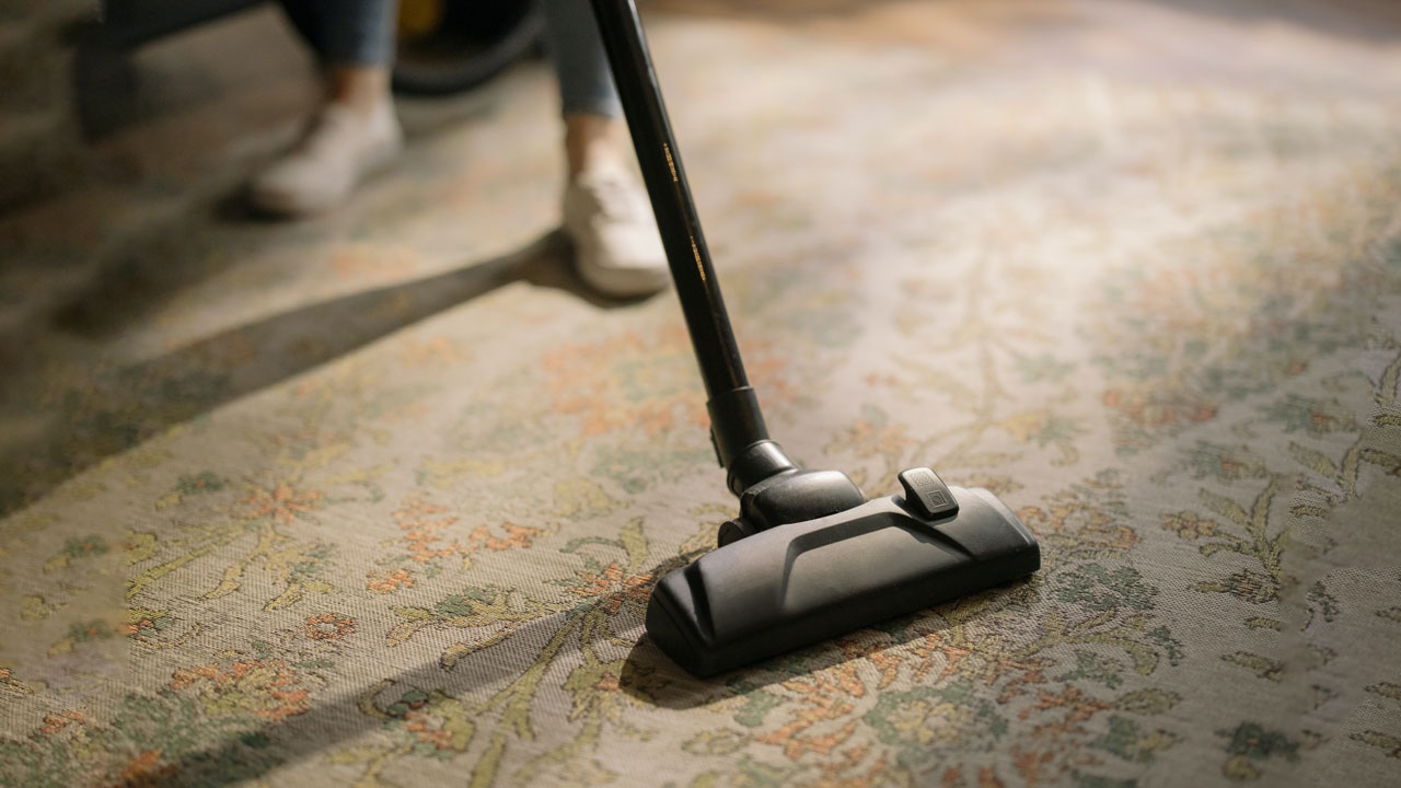 Add a few drops into the vacuum cleaner bag or dust collection chamber can remove bad smell from vacuum cleaner