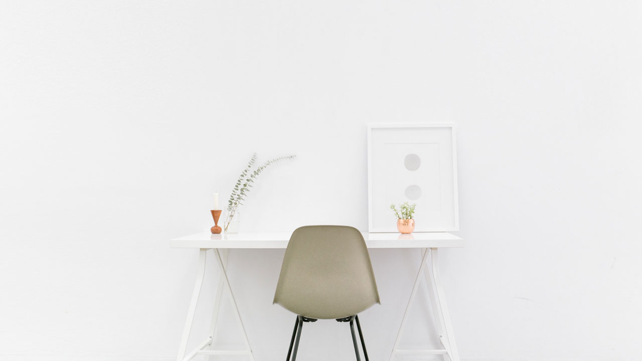 Stains on white walls tend to be more difficult to remove, but not anymore with these tricks