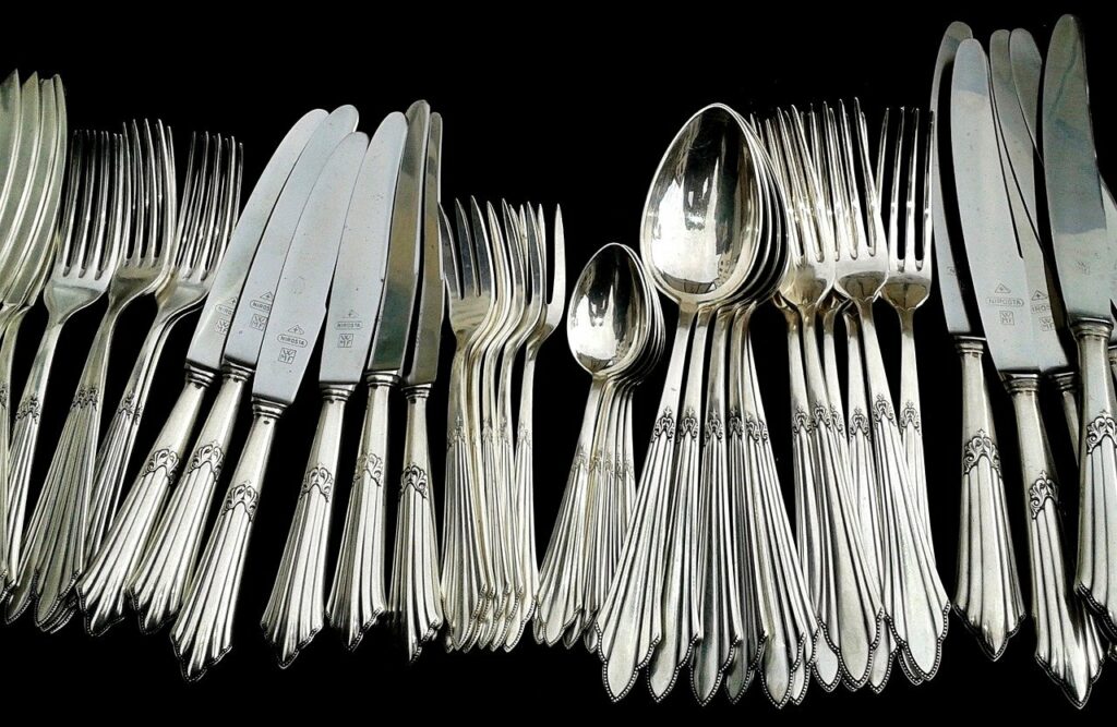 clean silverware