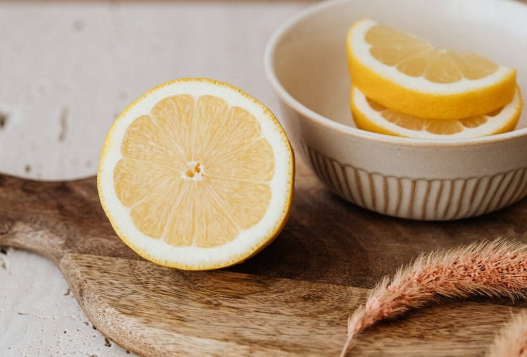 sliced lemon in a bowl