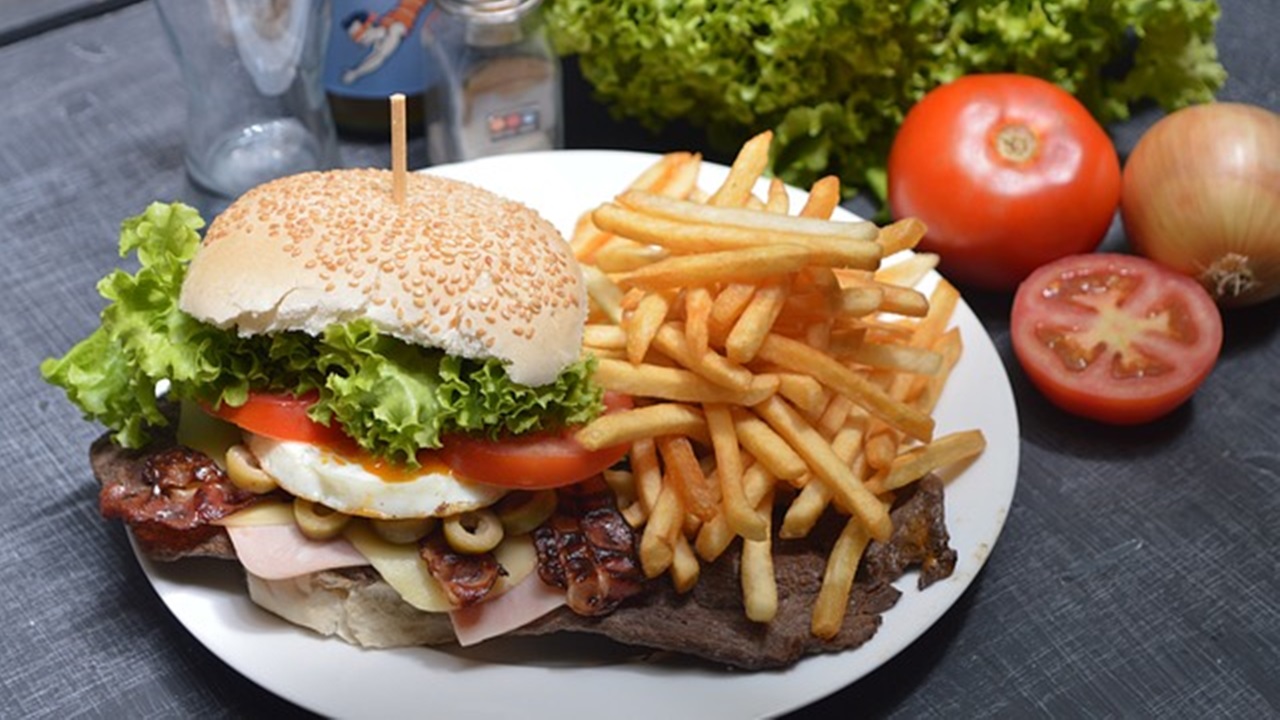 Fatty foods can contribute to increased food cravings