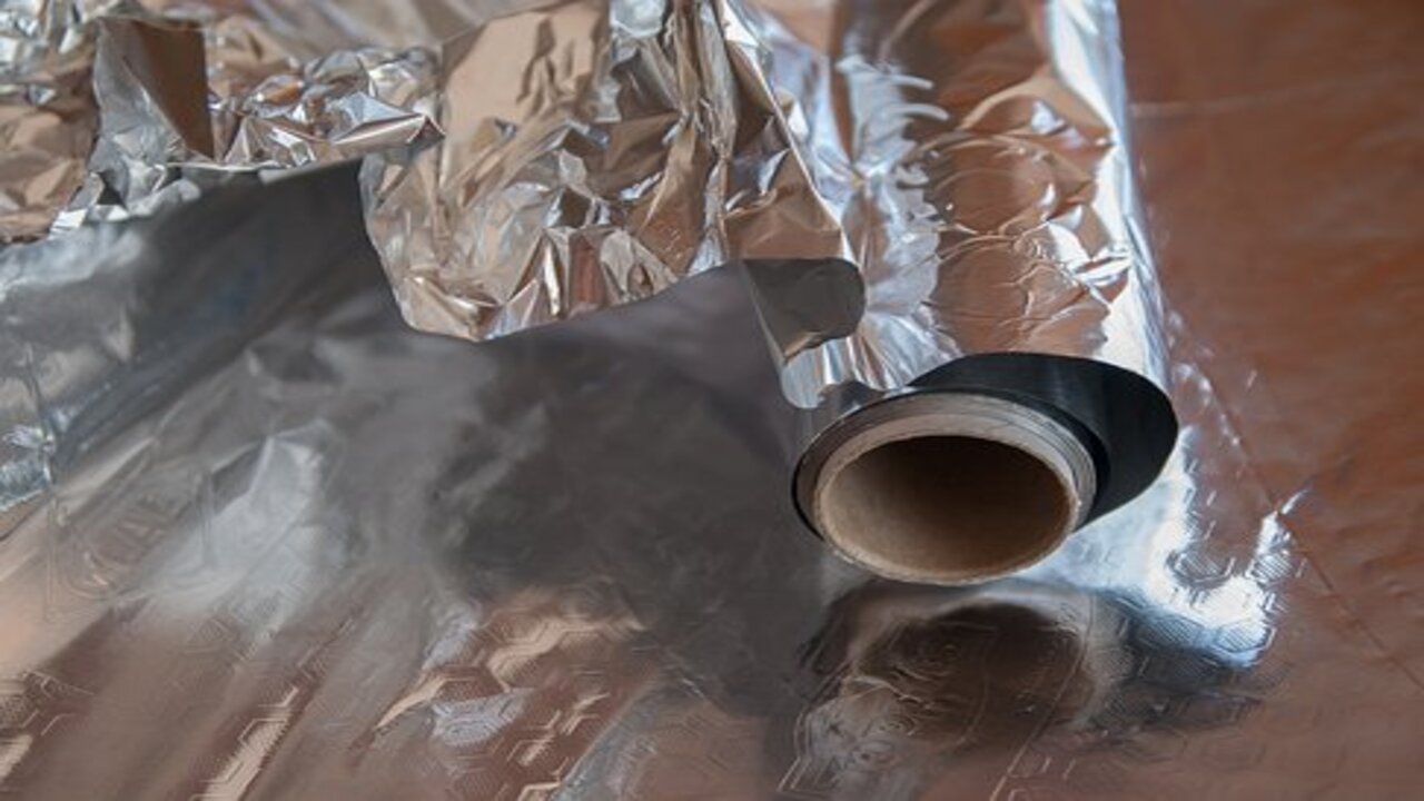 Using aluminum foil in the freezer can also help preserve the drawers and compartments.
