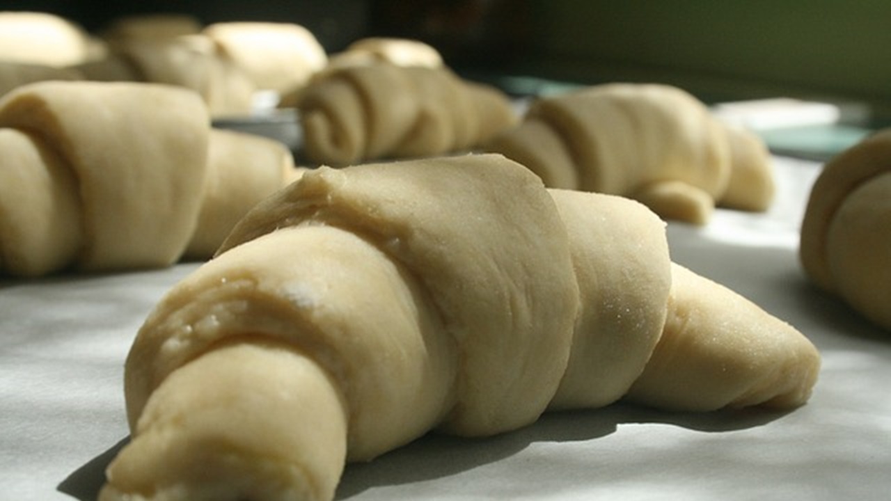 preparing croissants