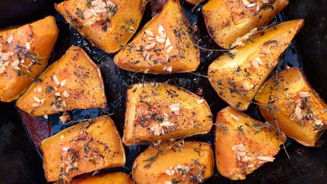How to prepare baked pumpkin and potatoes, a delicious and nutritious side dish