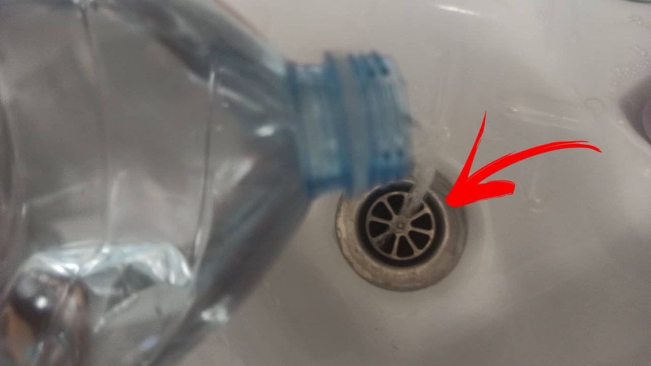 Dealing with the sewer smell coming from the shower drain: how to solve the problem with a bottle