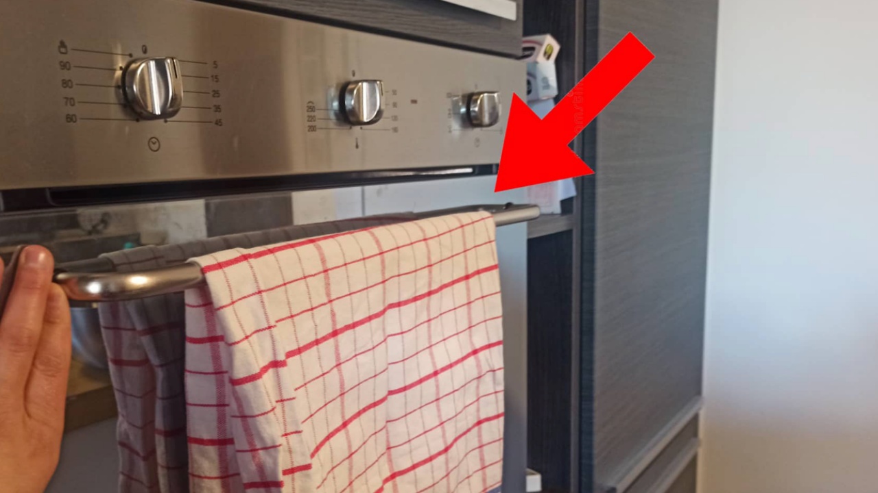 The tea towel should never be hung on the oven door: here's the reason you should know