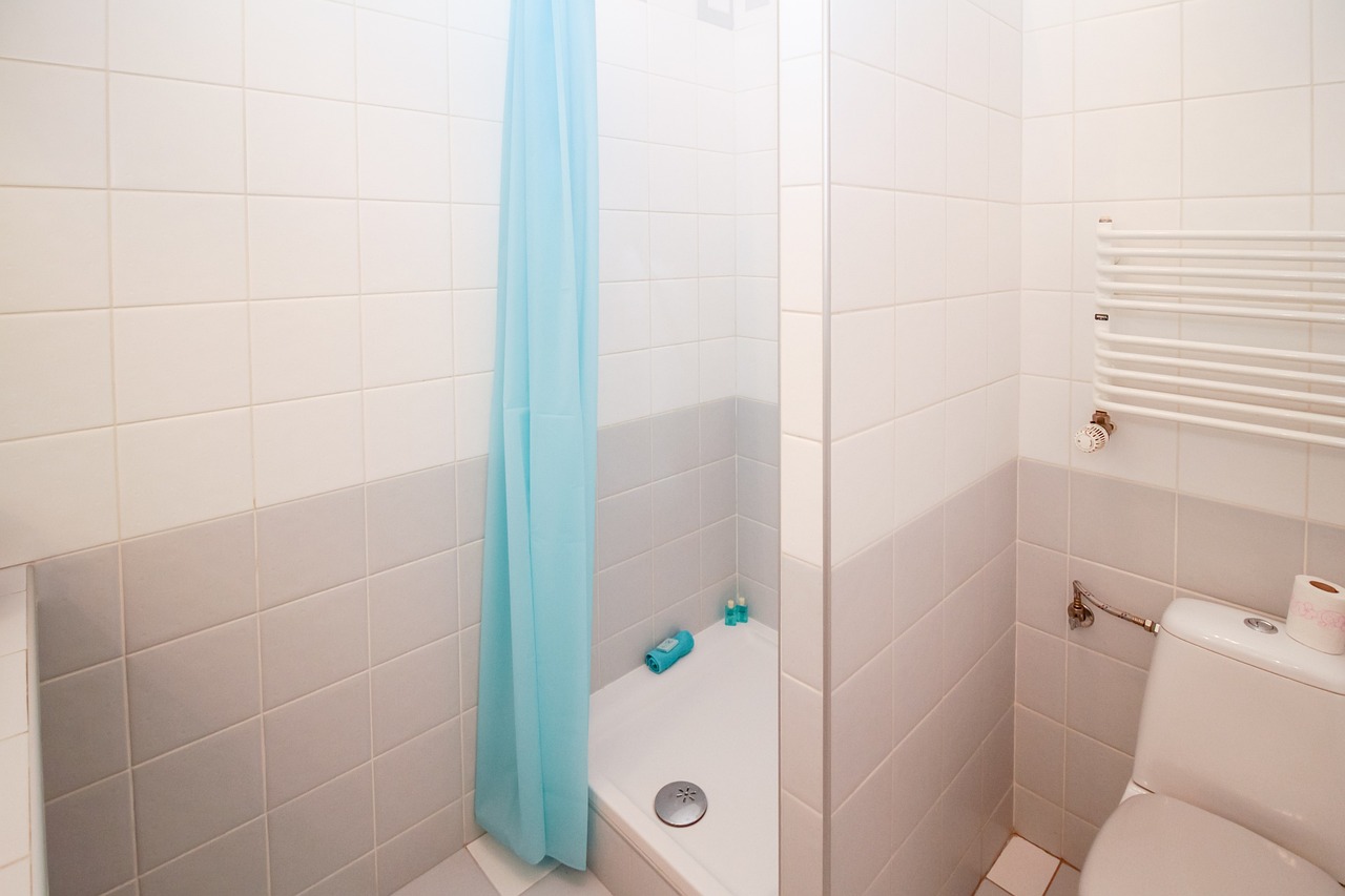 showering area is clean in the washroom