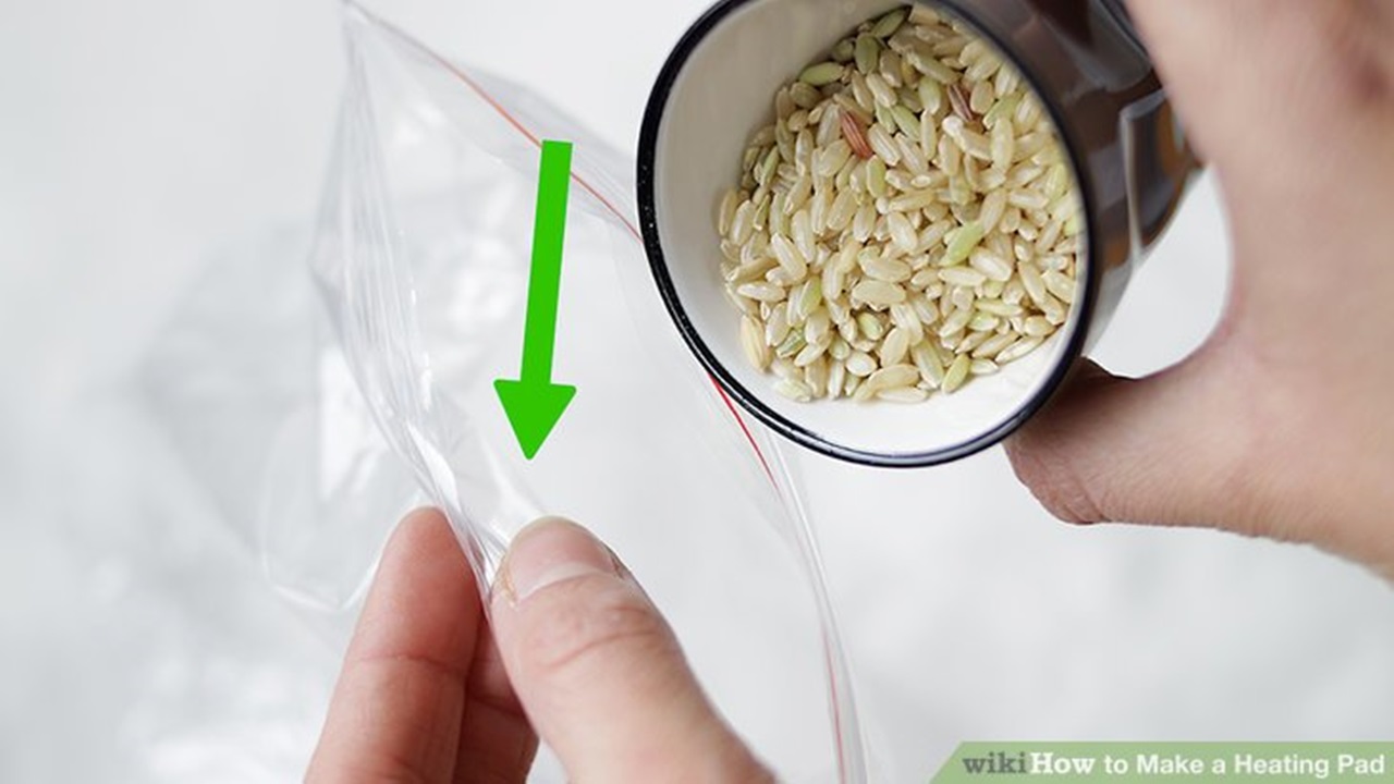 a women is putting heated rice in a plastic bag
