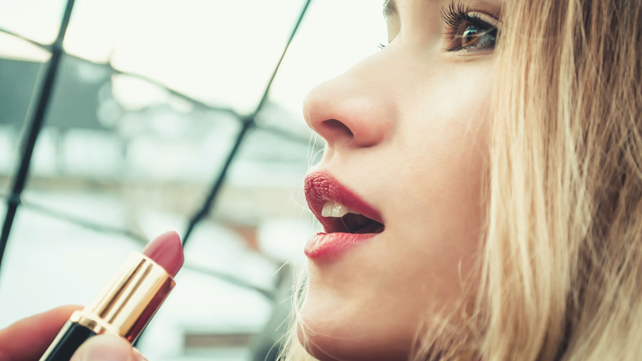 Choose lipstick colors for autumn