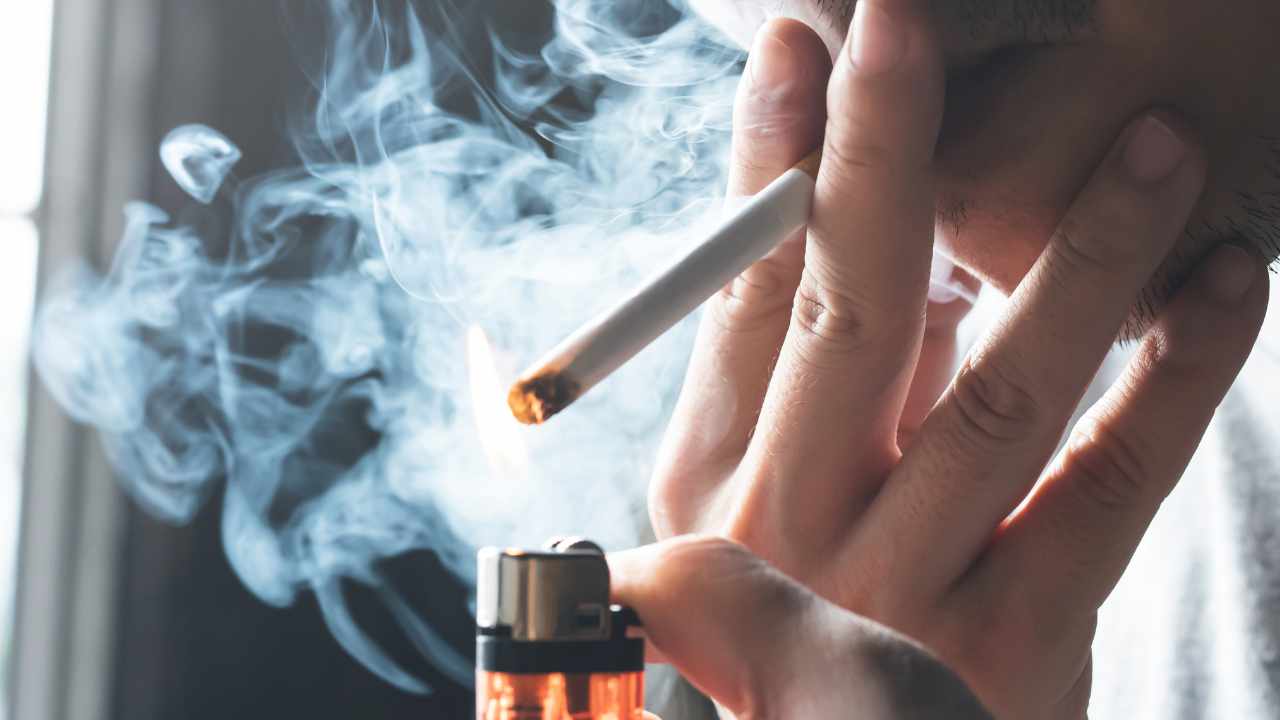 Effective tricks to combat the smell of smoke in your home