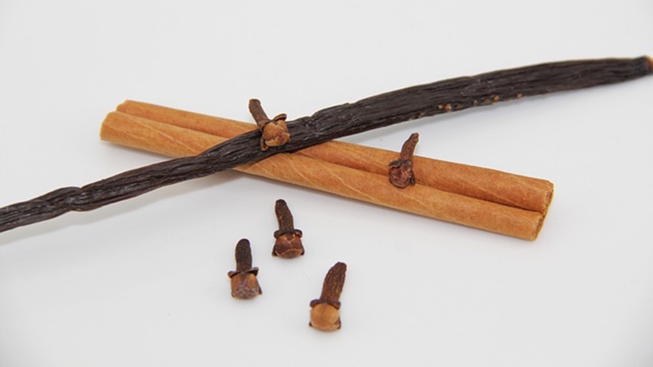 some ingredients placed on the table to remove the smell of smoke