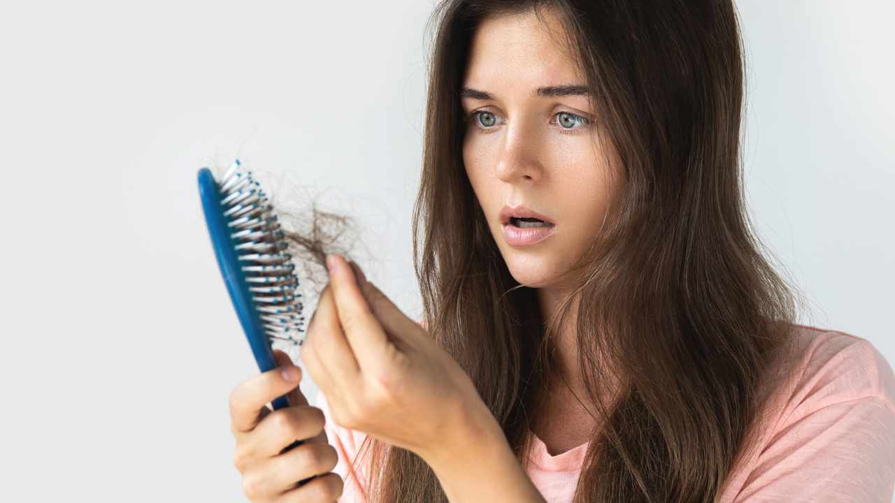 To combat hair loss, prepare this homemade elixir with rosemary