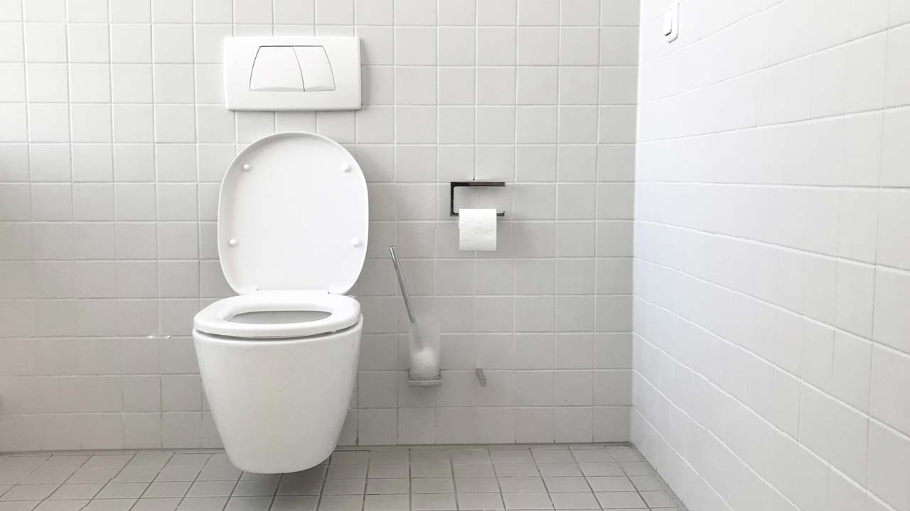 Dirty toilet? Here is the product to whiten and sanitize it