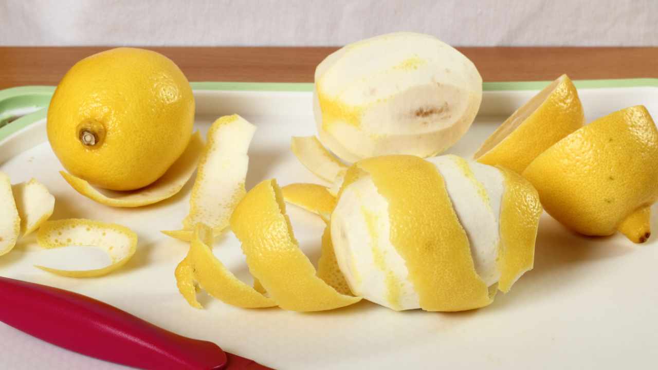 Lemon peels, let's find out how to transform them into excellent cleaning allies