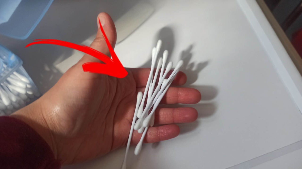 How to use cotton swabs in curious and very useful ways