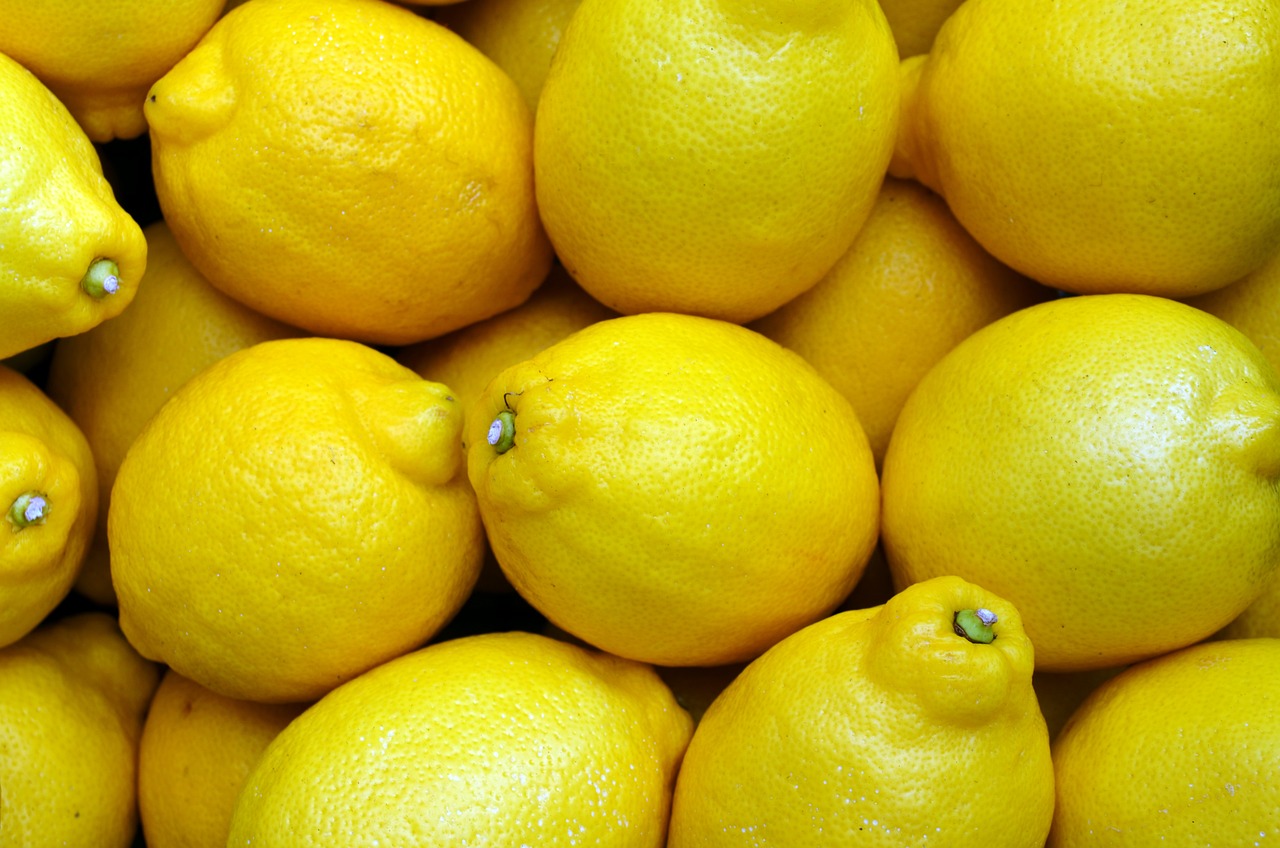 some fully grown lemons