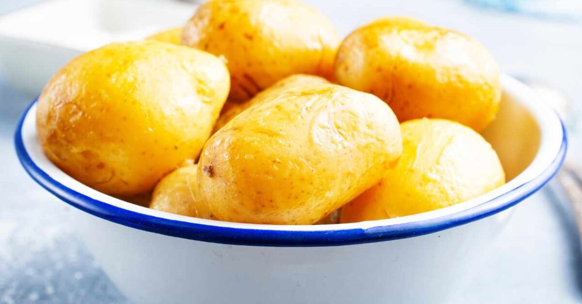 With This Trick You Can Peel Boiled Potatoes in One Minute